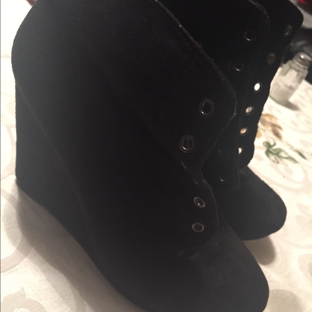 High heel boots no laces